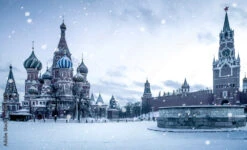 Fotografia Christmas Time In Moscow - Snow Falling On Red Square, Russia