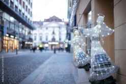 Fotografia Christmas Light Angel Decoration In A Street Of Prague.