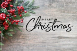 Clementoni Outlet 13 Fotografia Merry Christmas Text With Christmas Evergreen Branches And Berries In Corner Ove