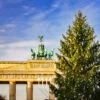 Fotografia Brandenburg Gate And Christmas Tree In Berlin, Germany -Clementoni Outlet 1000 F 181626383 W7CAYAYcp2hZbiZtr5rh1GLnV0P0zswM