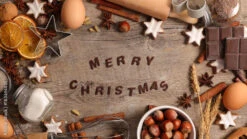 Fotografia Merry Christmas Background With Spices And Biscuit