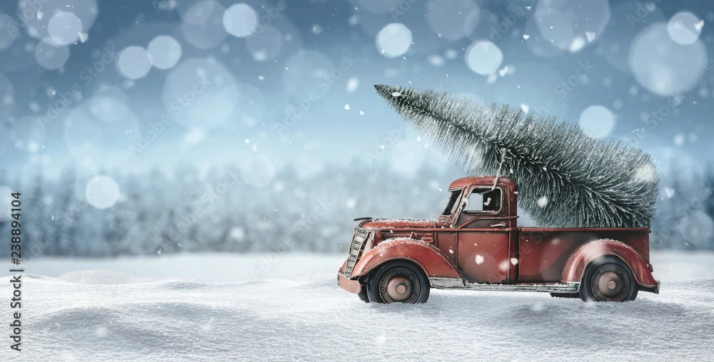 Fotografia Old Red Toy Truck With Christmas Tree Loaded On The Back 3 Fotografia Old Red Toy Truck With Christmas Tree Loaded On The Back