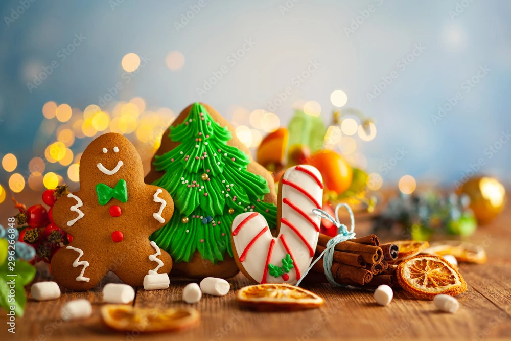 Fotografia Christmas Gingerbread Cookies With Christmas Decorations On Wooden Background 3 Fotografia Christmas Gingerbread Cookies With Christmas Decorations On Wooden Background