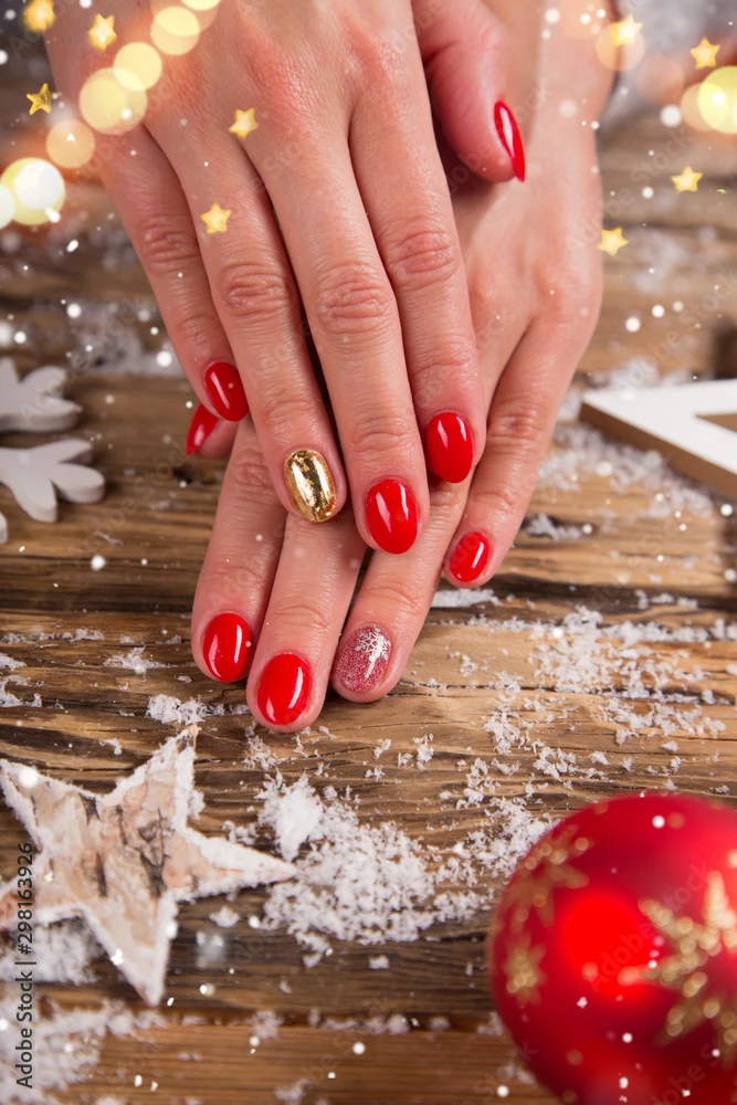 Fotografia Woman With Beautiful Christmas Red Nails On Vintage Wooden Table, Top-down View 3 Fotografia Woman With Beautiful Christmas Red Nails On Vintage Wooden Table, Top-down View