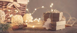 Fotografia Christmas And Zero Waste, Eco Friendly Packaging Gifts In Kraft Paper On A Woode