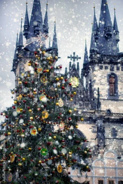 Fotografia Magical Christmas Tree At The Old Square In Prague