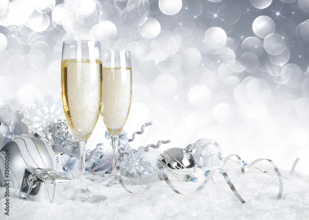 Fotografia Toast With Silver Christmas Decoration 3 Fotografia Toast With Silver Christmas Decoration